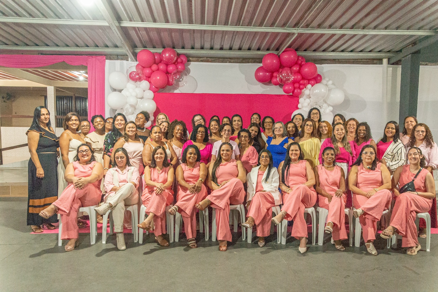 Mulheres reunidas em evento da comunidade MCDS Mulheres Conectadas de Sucesso no Espírito Santo